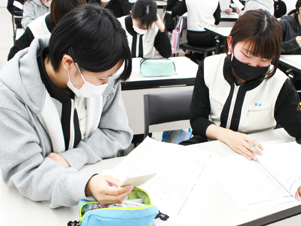 １年生、電話の応対を練習☆